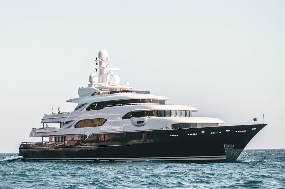 Pavilion 80 FT with Jacuzzi - Luxury Yacht Charter Dubai